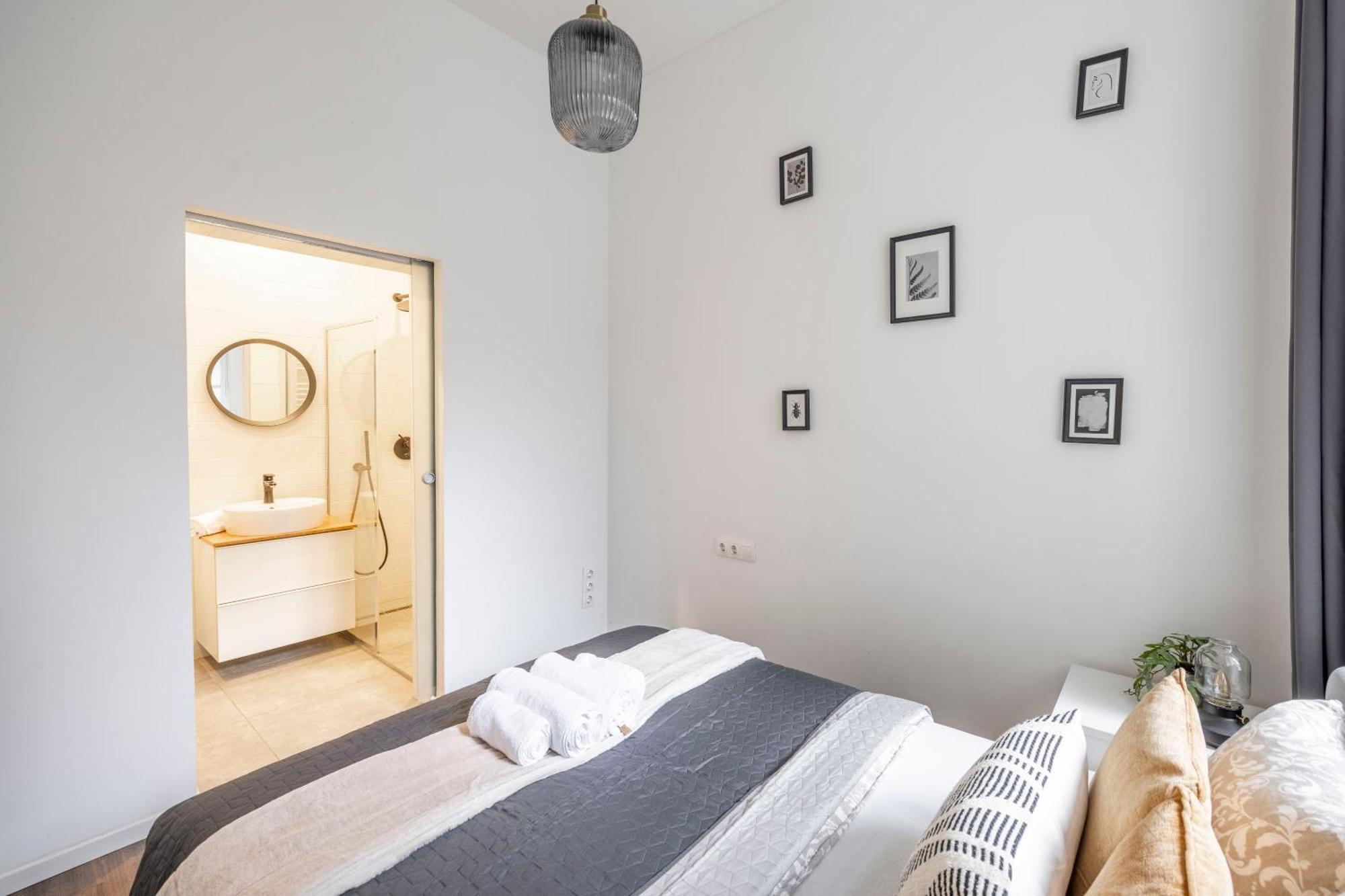 Charming & Cozy Central 1Bedrm Suites Budapest Exteriör bild